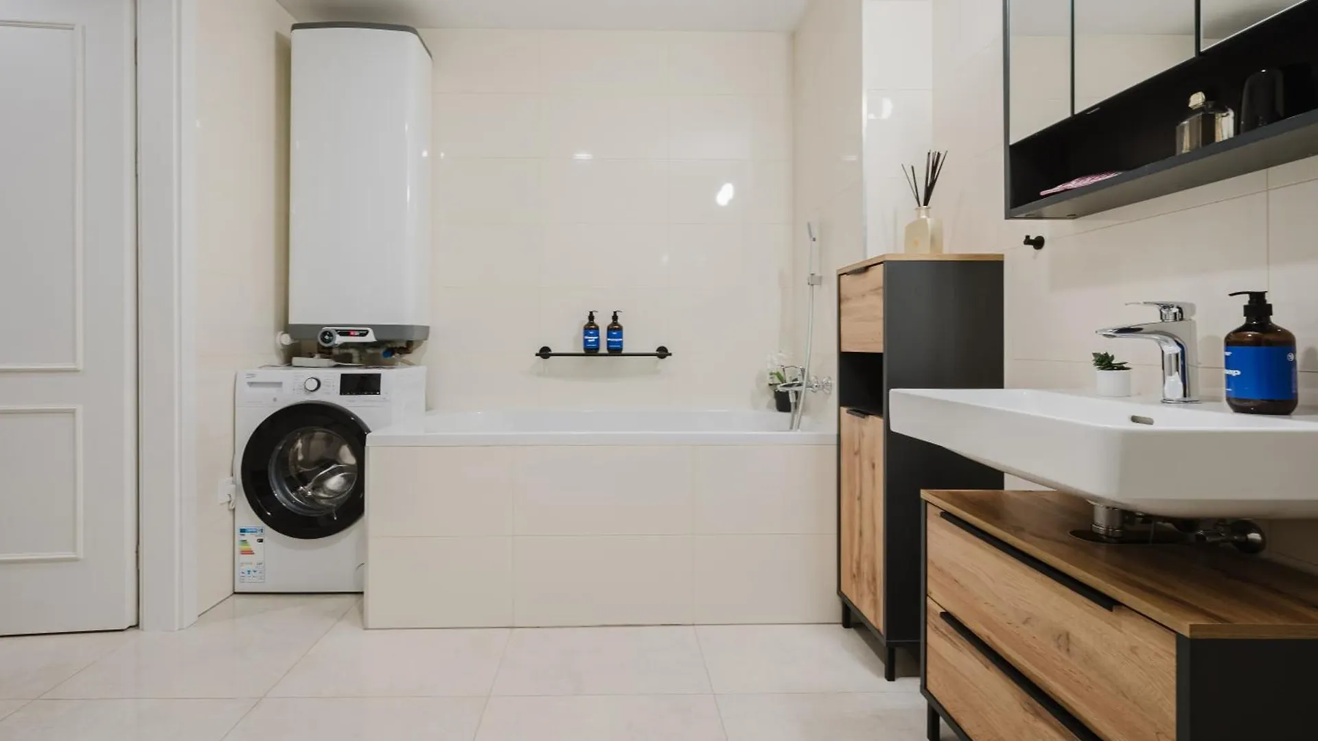 Prague Days - 1Bdr Apt - Work Space - Easy City Access Apartamento