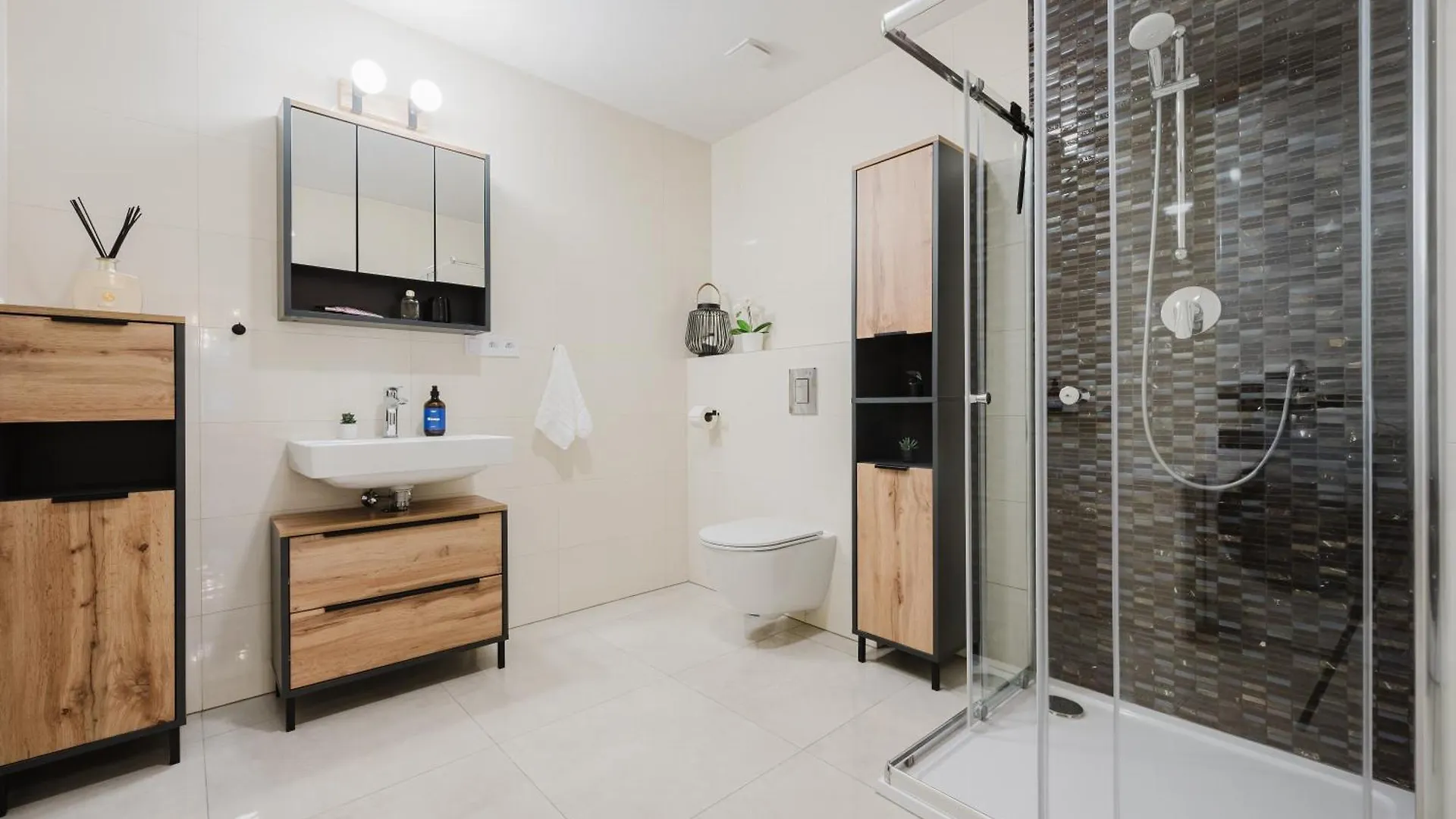 Prague Days - 1Bdr Apt - Work Space - Easy City Access צ'כיה
